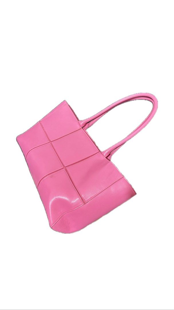 H&M Pink Tote Bag (Category: Tote Bags) located in Taguig. Submitted by httpgrant (Listing ID 1415224861, Image 2). Description: - Available in pink - Unique square-stitched design - Includes two top handles - Perfect for everyday use - Spacious enough for essentials.