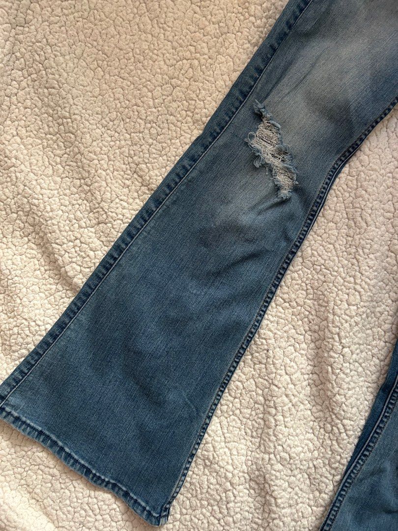 Hollister Denim Pants (Category: Jeans) located in Quezon City. Submitted by wesleys_closet (Listing ID 1415132382, Image 2). Description: length: 104 cm size: 26 - XS material: 82% cotton, 17% polyester, 1% elastane.
