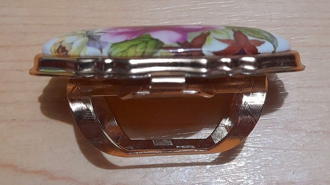 Lipstick Holder with Mirror (Category: Makeup) located in Manila. Submitted by miamiga (Listing ID 1415126898, Image 2). Description: Size: 1.1" x 2.2" - Metal lipstick holder with a mirror - with light scratches and dirt.