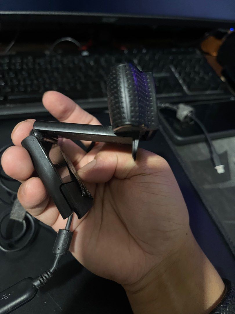 Logitech HD 1080p Webcam (Category: Webcams) located in Makati City. Submitted by paulmirabueno (Listing ID 1415115761, Image 3). Description: 3000 pesos only taguig location.