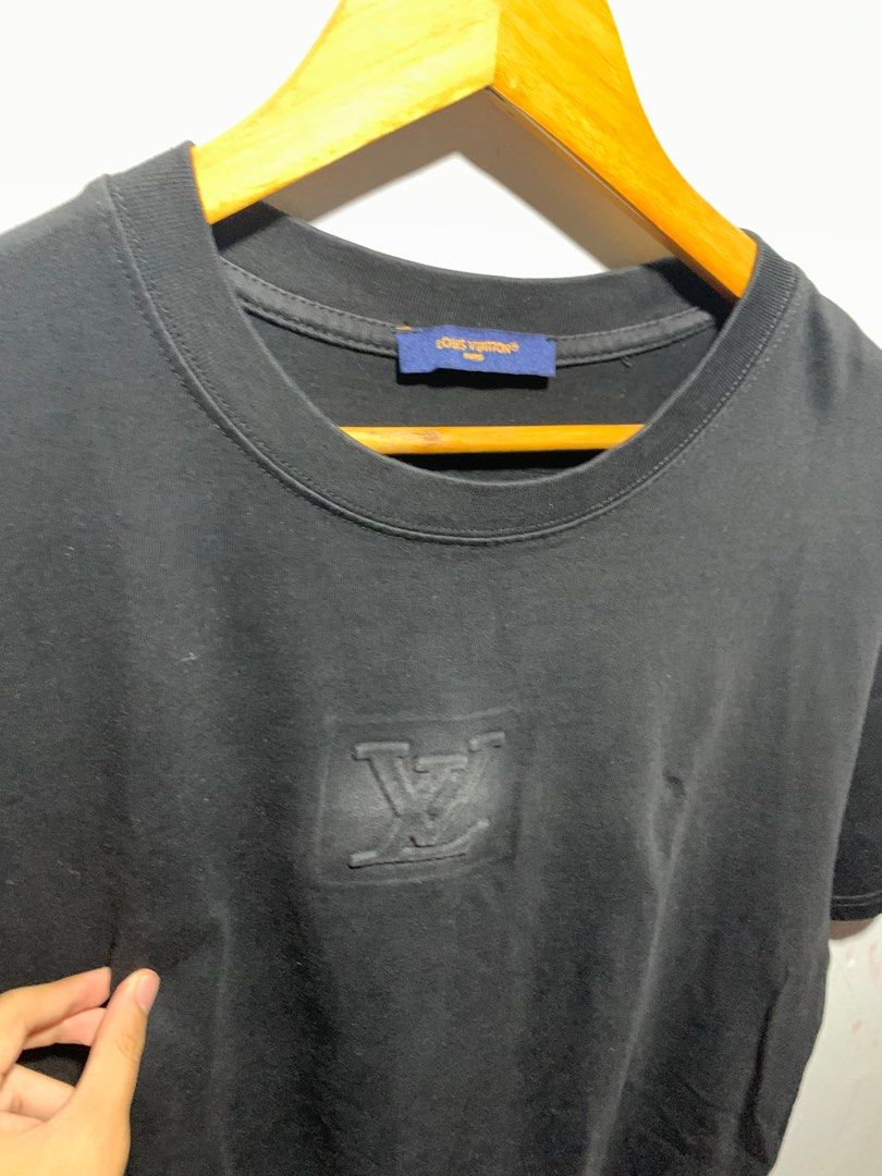LOUIS VUITTON (Category: Luxury Apparel) located in Butuan. Submitted by rcycl (Listing ID 1415182626, Image 3). Description: LOUIS VUITTON BLACK BORDA LOGOS DIMES:23by29.