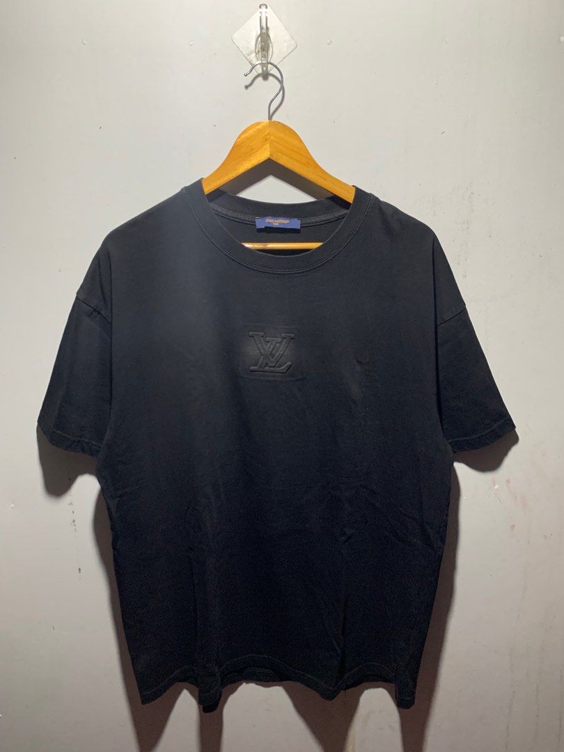 LOUIS VUITTON (Category: Luxury Apparel) located in Butuan. Submitted by rcycl (Listing ID 1415182626, Image 2). Description: LOUIS VUITTON BLACK BORDA LOGOS DIMES:23by29.