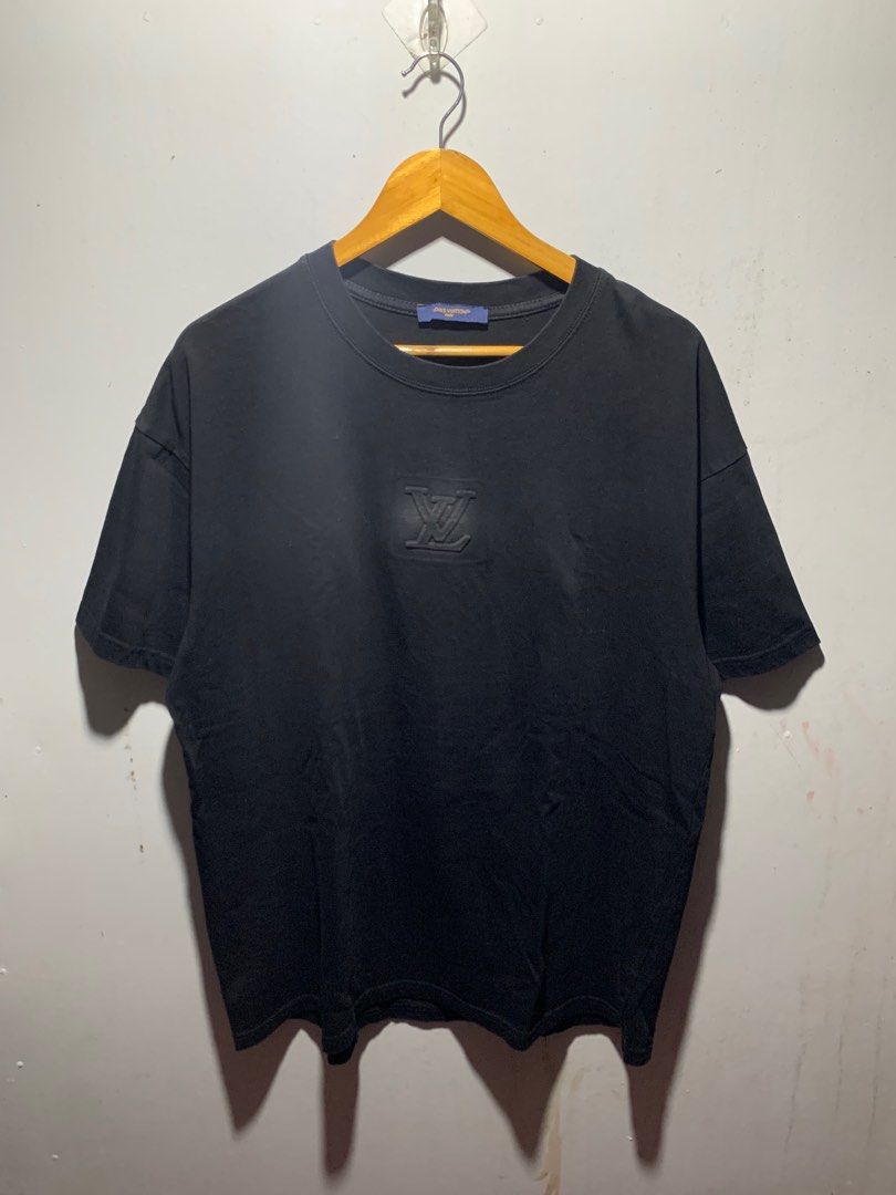 LOUIS VUITTON (Category: Luxury Apparel) located in Butuan. Submitted by rcycl (Listing ID 1415182626, Image 1). Description: LOUIS VUITTON BLACK BORDA LOGOS DIMES:23by29.