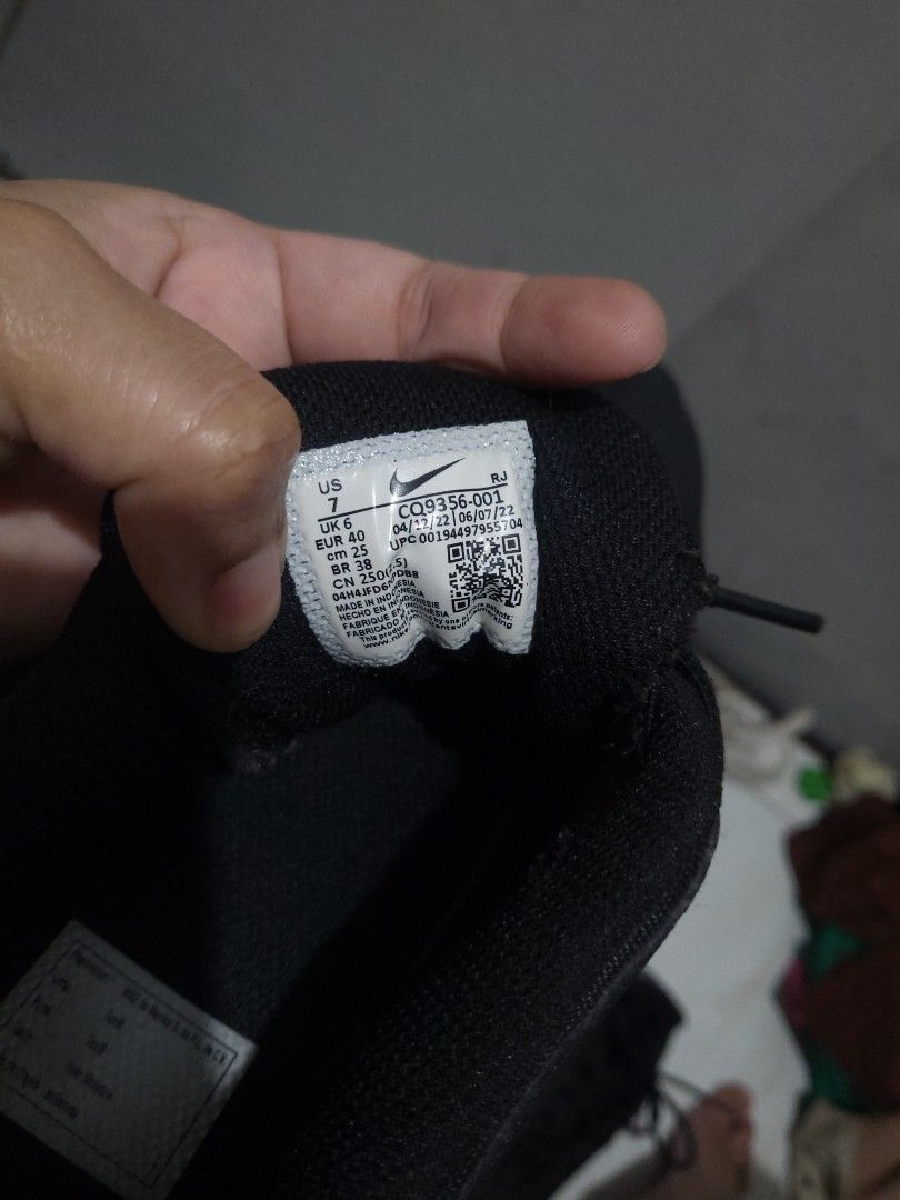 Nike Training Shoes - Black and White (Category: Sneakers) located in Pasig City. Submitted by agabe08 (Listing ID 1415223558, Image 3). Description: Used once, from US - Nike training shoes - Color: Black and white - White Nike swoosh - Black laces and sole with white midsole - Size tag visible in photos - Soles show wear.