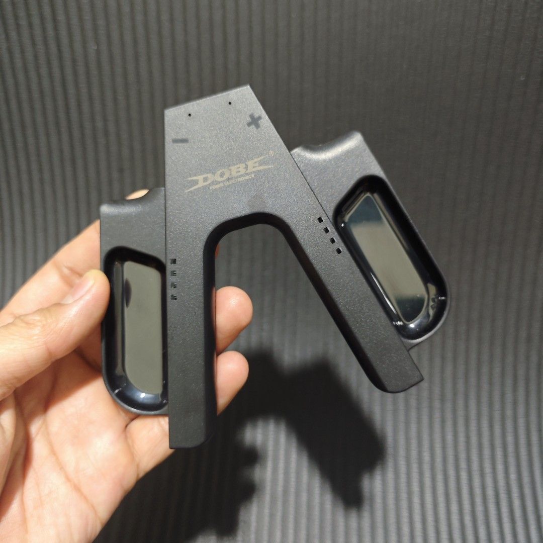 Nintendo Switch Joycon 2 Charging Grip Dobe (Category: Controllers) located in Quezon City. Submitted by shopme_gadget30 (Listing ID 1415211550, Image 1). Description: kindly read the details first for sale fixed price mint Condition tested and working compatible to Nintendo switch 2 charging Grip for switch 2 joycon Shoopppppeee —,✅ can check out pm for the linnnkkk (If shoopppee check out, price is higher because of shooppppeee deduction qc are