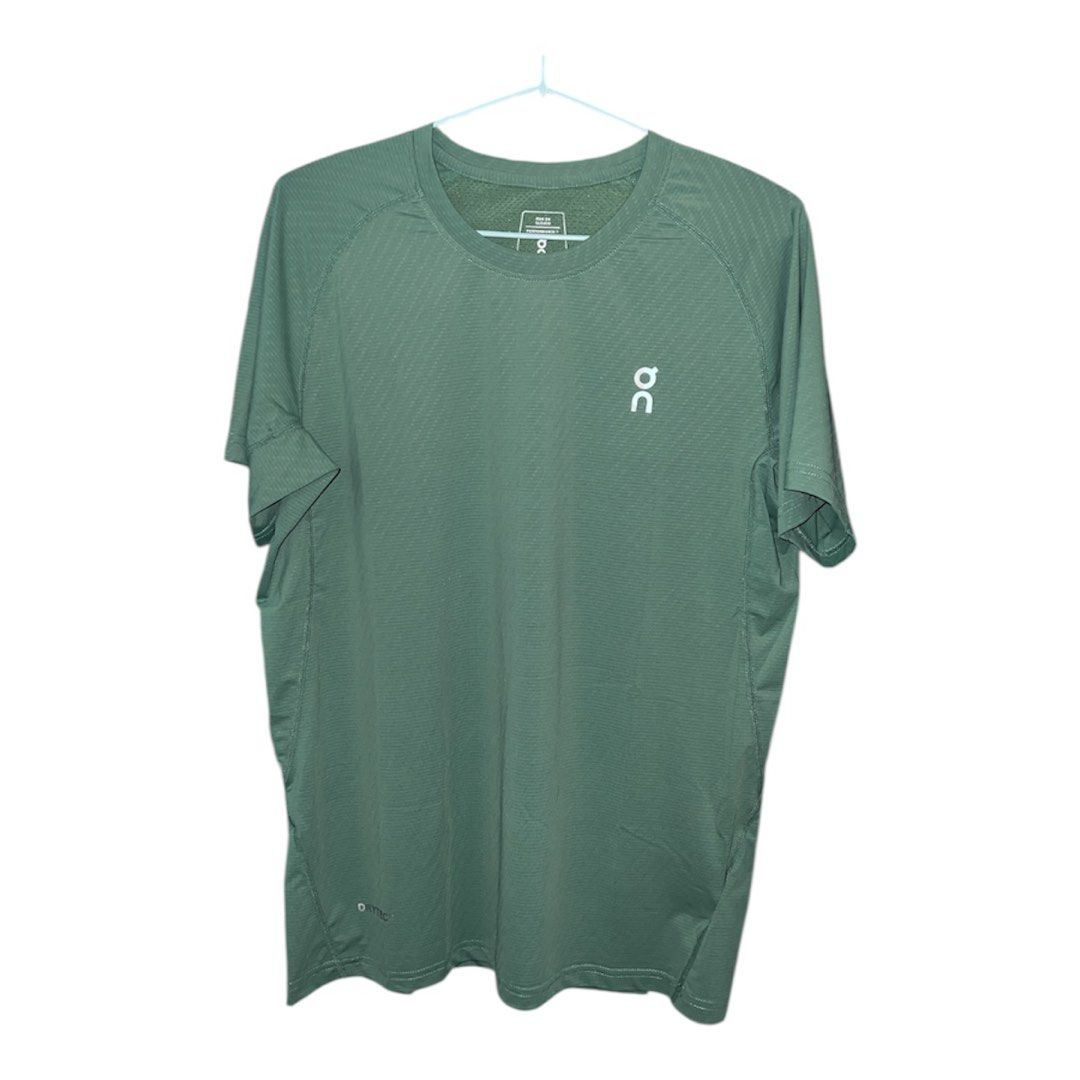 On Cloud Dri Fit Performance T (Category: Activewear) located in Munoz. Submitted by dong4tti (Listing ID 1415052851, Image 1). Description: Size M on tag Width 18 Length 27 Lightweight design and comfot With CloudTec Like new wear once only.