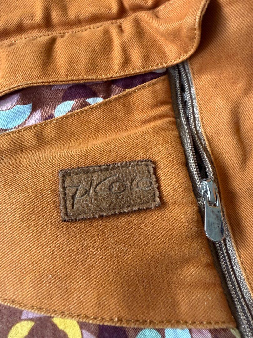 Original Picolo Baby Carrier (Category: Carriers & Slings) located in Cebu City. Submitted by happyheartcebu (Listing ID 1415100332, Image 3). Description: - Picco baby carrier - Brown and patterned design - Adjustable fit - Padded shoulder straps - Zippered pocket - Supportive waist belt - Designed for front-facing baby position Can’t find the cover for baby’s head. But all are complete and working :).