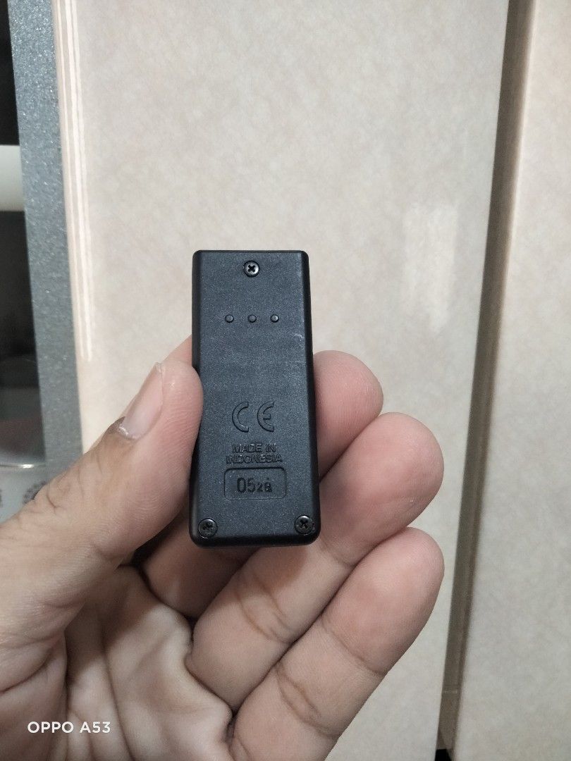 Pentax Remote Control (Category: Other Photography Accessories) located in Carmona. Submitted by rpute (Listing ID 1415111359, Image 2). Description: - Pentax remote control - Color: Black - Features a button on the front - Made in Indonesia - Model: 05x6 - Small, rectangular design - Includes CE mark 🚚 Delivery: Lalamove | J&T | LBC (Nationwide) 💳 Payment: GCash / Cash (payment first priority) ⚠️ Disclaimer: This is a pre-loved item, expect mi
