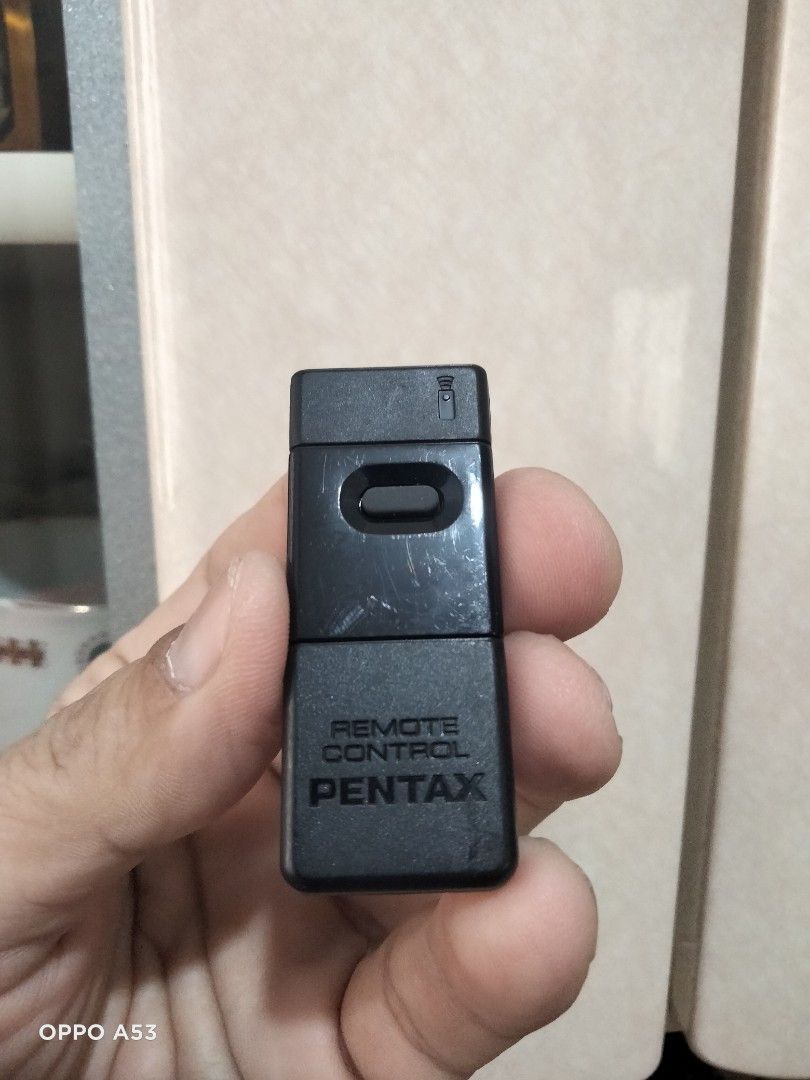 Pentax Remote Control (Category: Other Photography Accessories) located in Carmona. Submitted by rpute (Listing ID 1415111359, Image 1). Description: - Pentax remote control - Color: Black - Features a button on the front - Made in Indonesia - Model: 05x6 - Small, rectangular design - Includes CE mark 🚚 Delivery: Lalamove | J&T | LBC (Nationwide) 💳 Payment: GCash / Cash (payment first priority) ⚠️ Disclaimer: This is a pre-loved item, expect mi