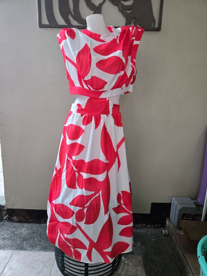 Red and White Leaf Print Two-Piece Dress (Category: Dresses) located in Pasig City. Submitted by leildyne (Listing ID 1415155375, Image 2). Description: - Dress - Red and white leaf print - Cropped top with gathered neckline and short sleeves - Lightweight and flowy fabric - Ideal for summer or casual events.