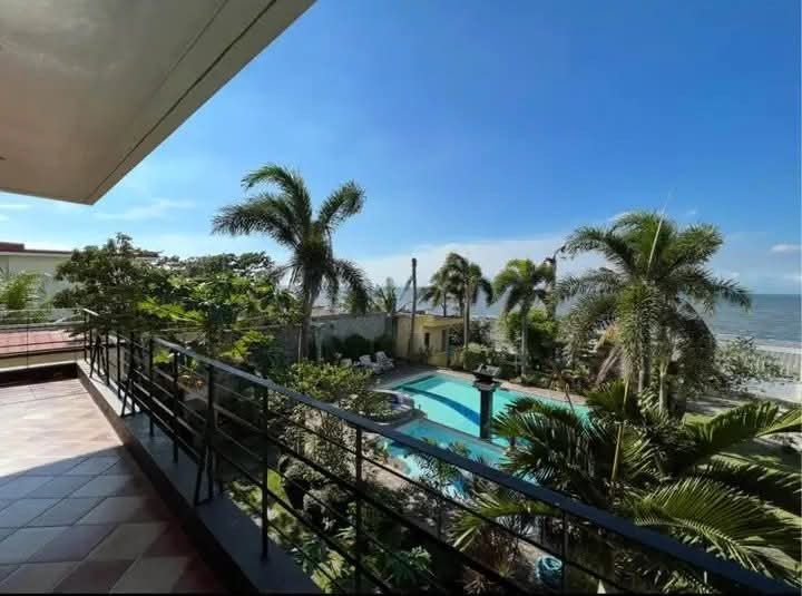 Resort & Beach View (Category: Townhouse) located in Quezon City. Submitted by jessywlkr1122 (Listing ID 1415058509, Image 3). Description: Main House & Bungalow Type .