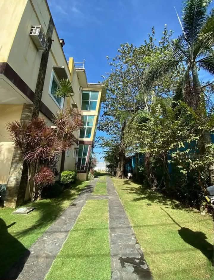 Resort & Beach View (Category: Townhouse) located in Quezon City. Submitted by jessywlkr1122 (Listing ID 1415058509, Image 1). Description: Main House & Bungalow Type .