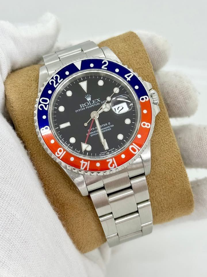 Rolex GMT-Master II Pepsi (Category: Luxury Watches) located in Cabanatuan. Submitted by albertgonzales27 (Listing ID 1415124360, Image 2). Description: GMT Master II Pepsi 🔵🔴 Reference 16710 1999 year model 40mm case size Swiss made, Transitional model Super luminova luminescence 9/10 pristine condition Watch only, Full links Open for verification Trades accepted up or down P600,000 only 🤩🤩🤩.