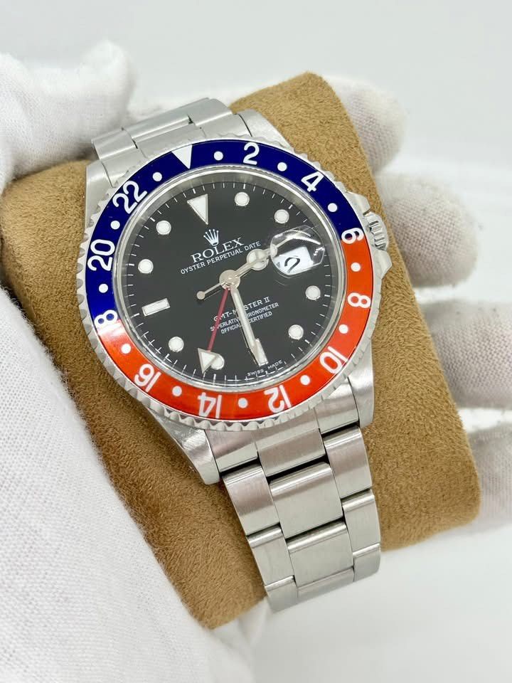 Rolex GMT-Master II Pepsi (Category: Luxury Watches) located in Cabanatuan. Submitted by albertgonzales27 (Listing ID 1415124360, Image 3). Description: GMT Master II Pepsi 🔵🔴 Reference 16710 1999 year model 40mm case size Swiss made, Transitional model Super luminova luminescence 9/10 pristine condition Watch only, Full links Open for verification Trades accepted up or down P600,000 only 🤩🤩🤩.