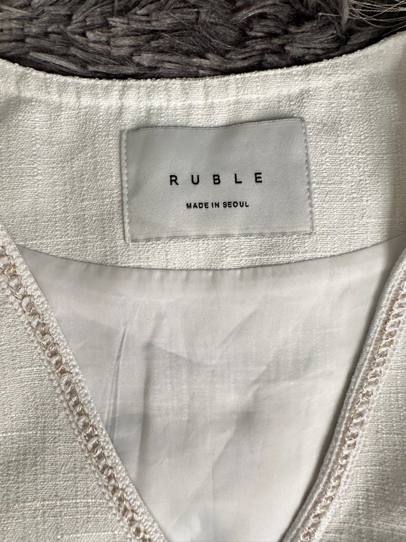 Ruble Sleeveless Dress (Category: Dresses) located in Baliuag. Submitted by chamstylecloset (Listing ID 1415204267, Image 2). Description: Details -Sleeveless vest dress with a V-neck -button-front closure -two front patch pockets. -White or off-white/cream. Condition: Pre-loved, in good condition *Payment First *SF is to be shouldered by the buyer Size • Bust: 34 inches • Length: 30 inches • Fit: Relaxed ✔ No visible stains ✔ No major flaws ✔ Fr