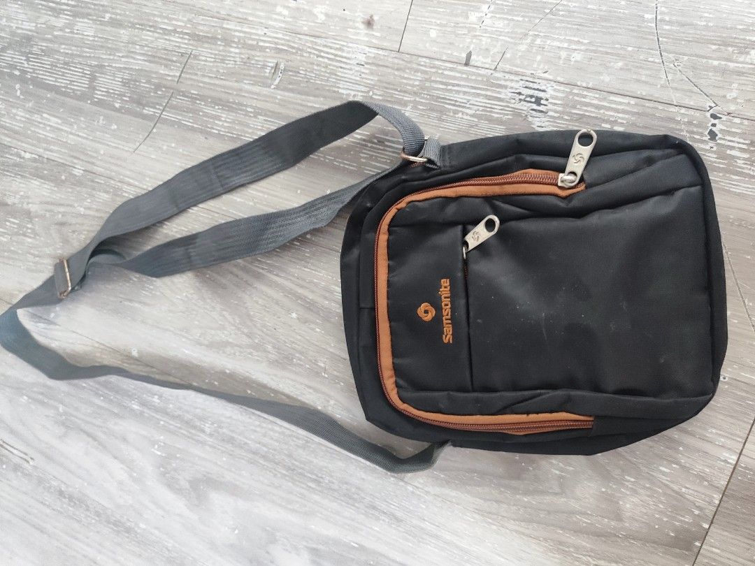 Samsonite Shoulder Bag (Category: Shoulder Bags) located in Makati City. Submitted by cess_preloved (Listing ID 1415155626, Image 3). Description: - Samsonite shoulder bag - Black with brown trim - Main zippered compartment - Front zippered pocket - Adjustable shoulder strap - Black interior - Ideal for daily use.