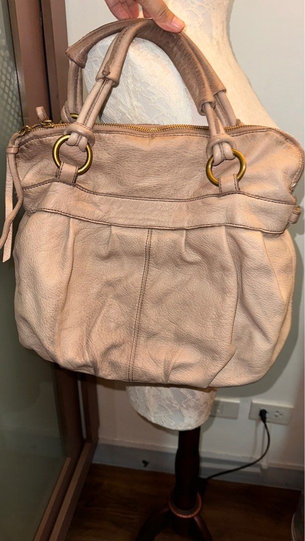 Sazaby 2-way Handbag/Shoulder Bag (Category: Luxury Bags & Wallets) located in Mandaluyong City. Submitted by TheWeekendProject (Listing ID 1415132976, Image 3). Description: - Stylish Sazaby 2-way handbag/shoulder bag. - Features a neutral color, double handles, and a zip closure. - The bag has a classic design with a spacious interior. - Perfect for everyday use. - Excellent quality leather. - With Sling slot..