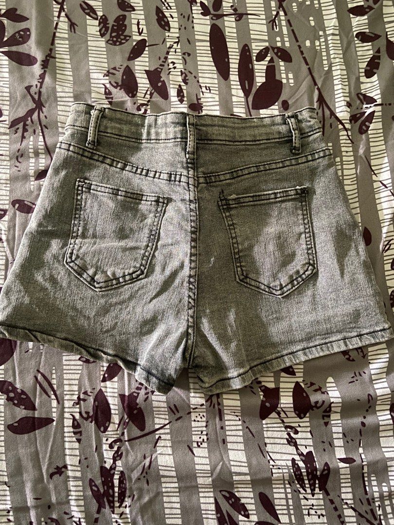 Skort (Category: Skirts) located in Quezon City. Submitted by iselique (Listing ID 1415135193, Image 2). Description: S: 26-27 L: 13.