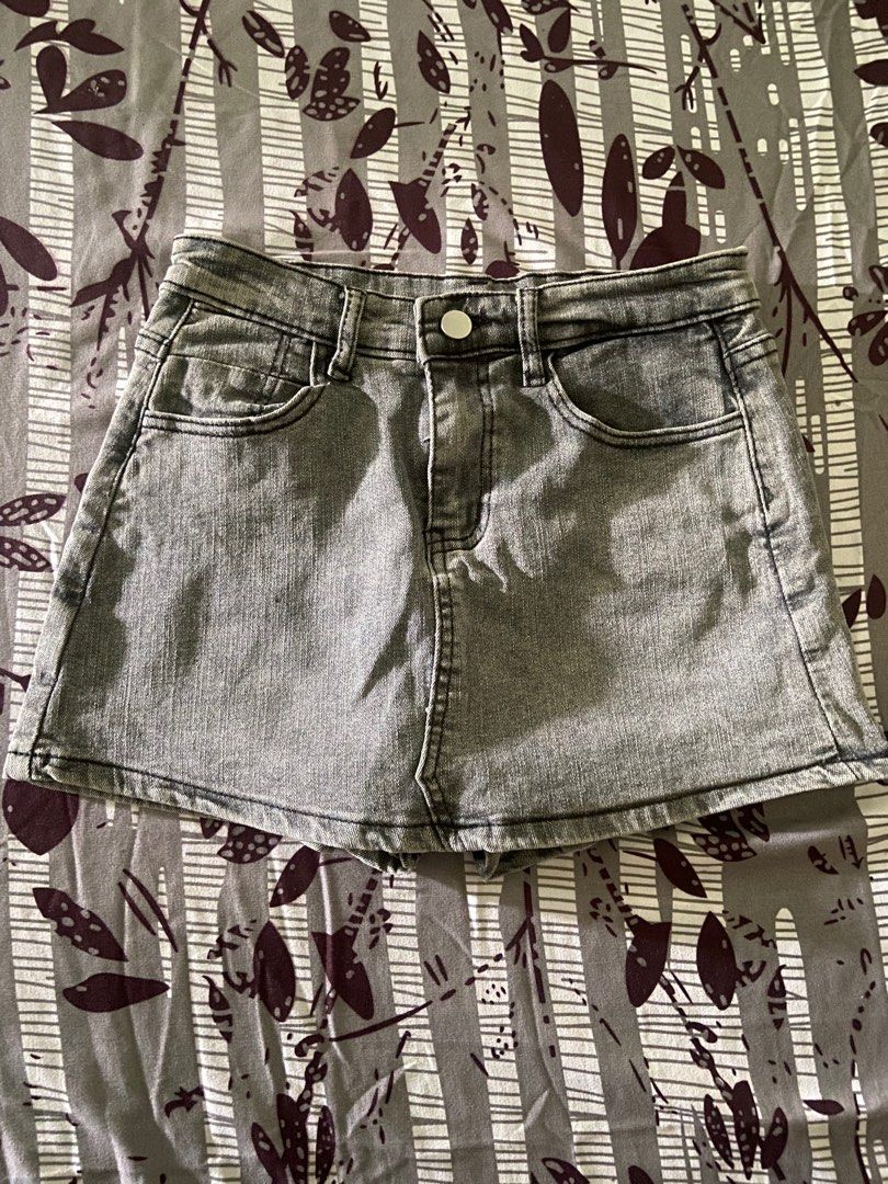 Skort (Category: Skirts) located in Quezon City. Submitted by iselique (Listing ID 1415135193, Image 1). Description: S: 26-27 L: 13.