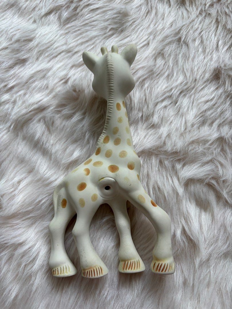 Sophie la Girafe Teether (Category: Soothers & Pacifiers) located in Cebu City. Submitted by happyheartcebu (Listing ID 1415105095, Image 2). Description: .
