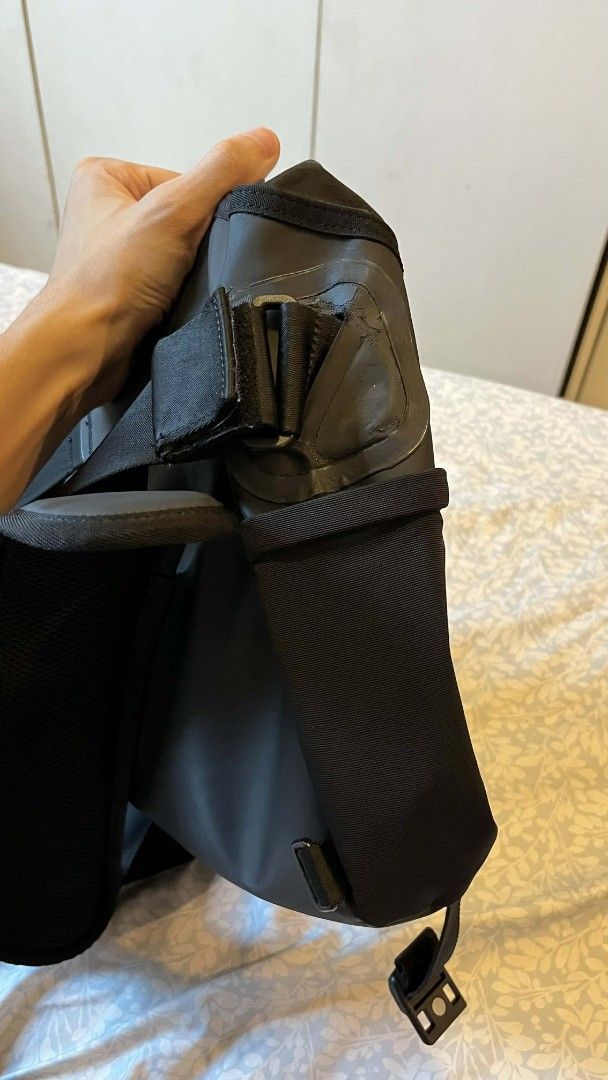 Timbuk2 Stash Especial Messenger Bag (Category: Sling Bags) located in Quezon City. Submitted by march.madness85 (Listing ID 1415136460, Image 3). Description: Used. Bought from Bratpack for Php11k (original receipt can be provided) Selling for 6500 negotiable. PM please. Thank you..