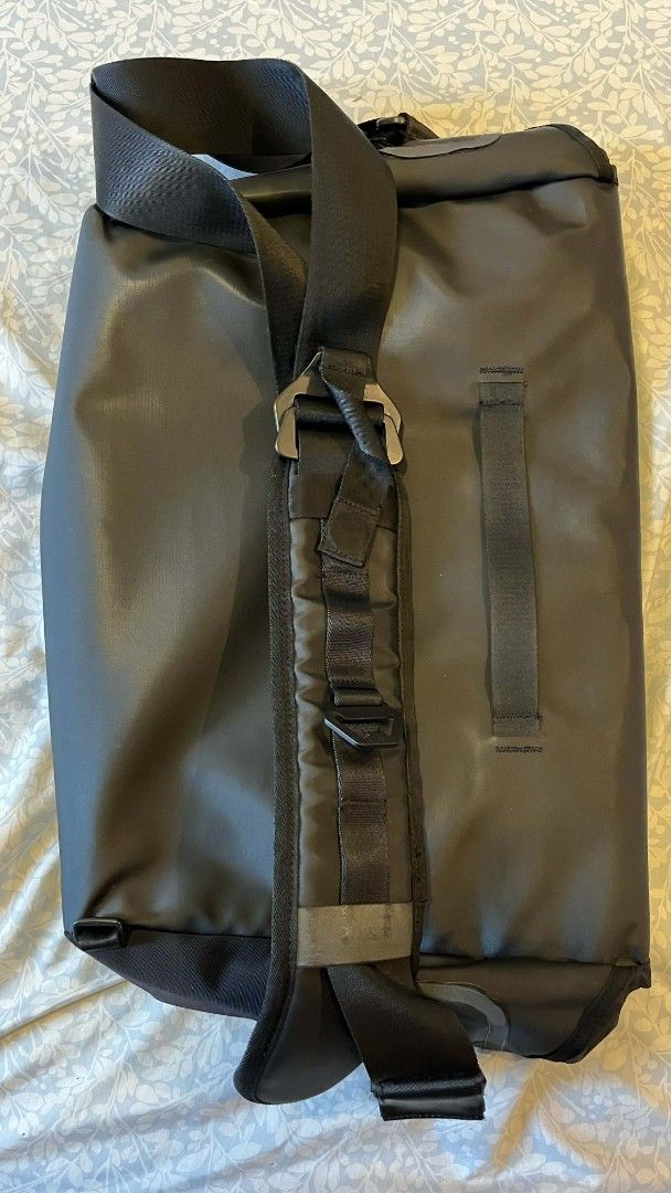 Timbuk2 Stash Especial Messenger Bag (Category: Sling Bags) located in Quezon City. Submitted by march.madness85 (Listing ID 1415136460, Image 2). Description: Used. Bought from Bratpack for Php11k (original receipt can be provided) Selling for 6500 negotiable. PM please. Thank you..