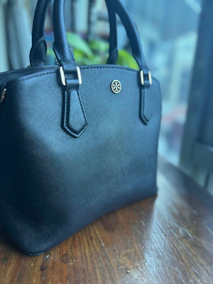 Tory Burch Robinson (Category: Luxury Bags & Wallets) located in Quezon City. Submitted by vianca13 (Listing ID 1415208690, Image 1). Description: - Black Tory Burch - Top handle design - Gold-tone hardware - Main compartment with zipper closure - Multiple interior pockets - Saffiano leather - Replace sling (MK) - sign of use.