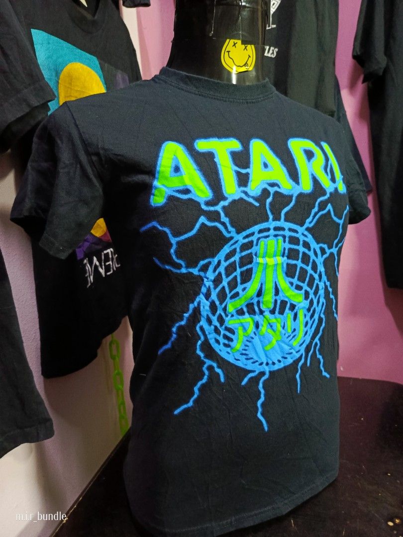 Tshirt Atari (Category: Tshirts & Polo Shirts) located in Kuala Lumpur. Submitted by m.i.r_store (Listing ID 1415221933, Image 3). Description: pit 18 labuh 26 condition 9/10 warna pekat Print tak crack.
