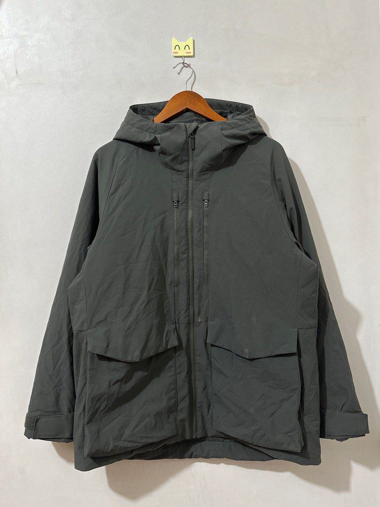Uniqlo Hybrid Parka Down Puffer Jacket Men Large (Category: Coats, Jackets and Outerwear) located in Balanga. Submitted by winterlab_ph (Listing ID 1415200720, Image 2). Description: Flaw : Small / Mikor Discoloration as seen in photo.
