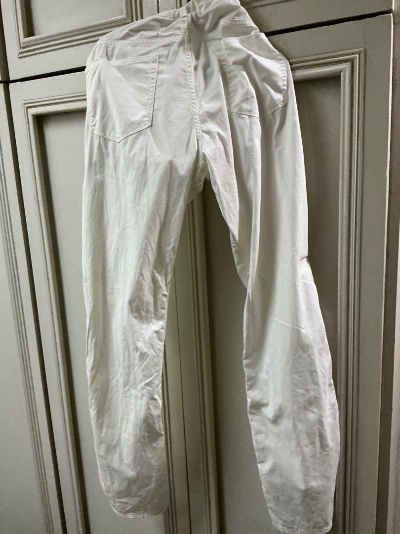 Uniqlo White Jeans Size 34 (Category: Chinos) located in Manila. Submitted by harbs05 (Listing ID 1415184354, Image 2). Description: - Uniqlo jeans - Size: 34 (86.5cm) - Fit: Straight leg - Closure: Button and zipper - Material: Cotton, spandex, and elastane blend - Has minor stain shown in the photo upclose - Condition: Visible stain.