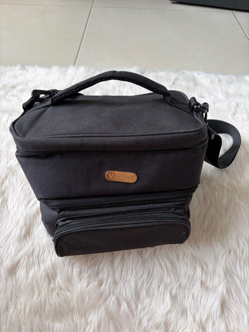 V-Coool Insulated Breastmilk Cooler Bag (Category: Breastfeeding & Bottle Feeding) located in Cebu City. Submitted by happyheartcebu (Listing ID 1415078551, Image 2). Description: V-Coool Insulated Breastmilk Cooler Complete set No issues With FREE reusable freeze pack.