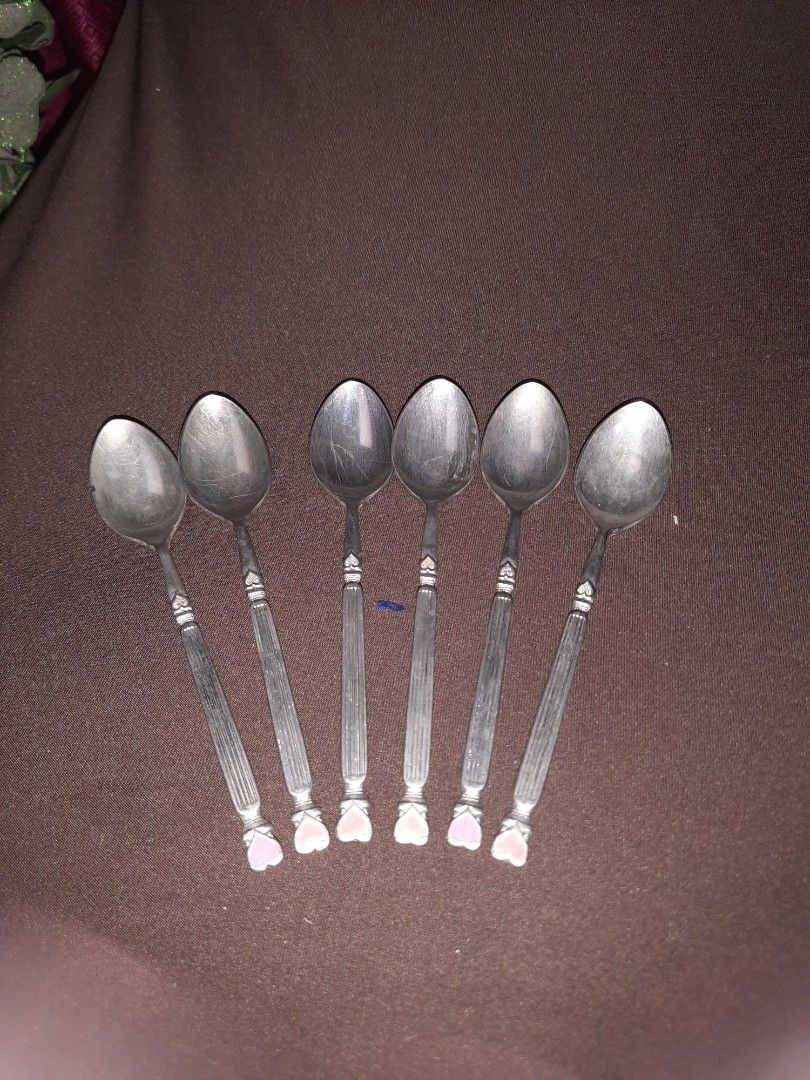 Vintage teaspoon heart pink pattern/pc (Category: Dinnerware & Cutlery) located in Manila. Submitted by luckycharm_215 (Listing ID 1415130037, Image 1). Description: Japan origin what you see is what you get.