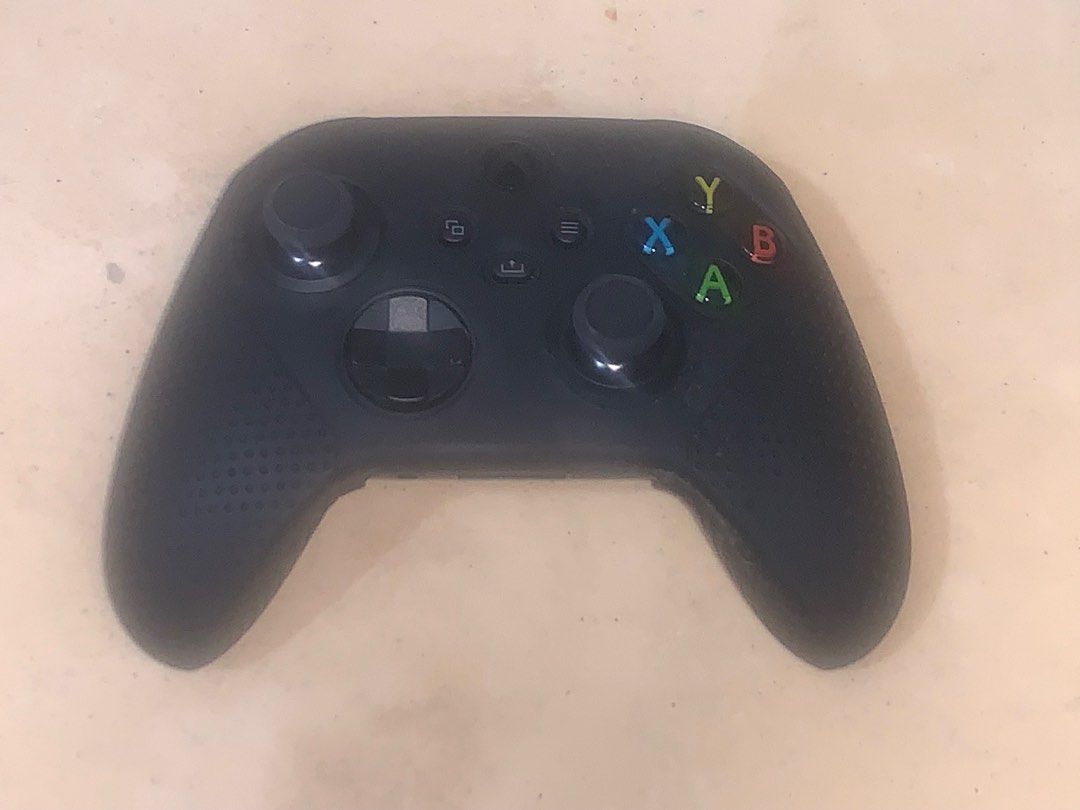 Xbox Series X Controller with silicone cover (Category: Controllers) located in Taguig. Submitted by paradise.collections (Listing ID 1415108538, Image 1). Description: Xbox Series X Controller with silicone cover No issues Pickup in Taguig.