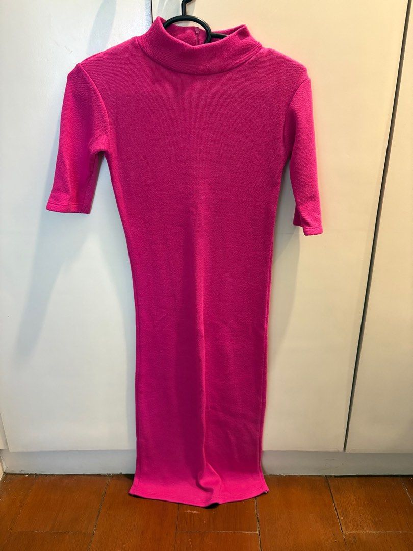 Zara Pink Midi Dress (Category: Dresses) located in Manila. Submitted by caarii (Listing ID 1415055357, Image 1). Description: Zara pink midi dress, size small. Features a mock neck and short sleeves. Made in Morocco. .