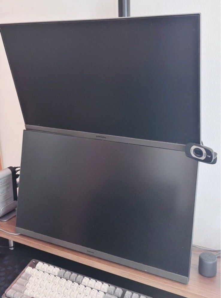 2 Samsung Monitors65605760678145111