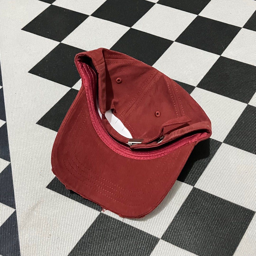 Alo Cap (Category: Caps & Hats) located in Manila. Submitted by paulolazo (Listing ID 1415406125, Image 2). Description: - Maroon Alo cap - Embroidered Alo logo - Curved brim - Adjustable strap - Distressed look - 100% cotton.