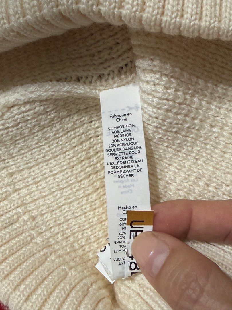 Alo Yoga Merino Wool Beanie - Cream and Black (Category: Hats & Beanies) located in Singapore. Submitted by petitstresors (Listing ID 1415376900, Image 3). Description: - Two Alo Yoga beanies - Colors: Cream and Black - Size: One size - Material: Merino wool blend (merino wool, nylon, acrylic) - Perfect for warmth and style One for $25. Both for &45 inclusive of tracked mail. .