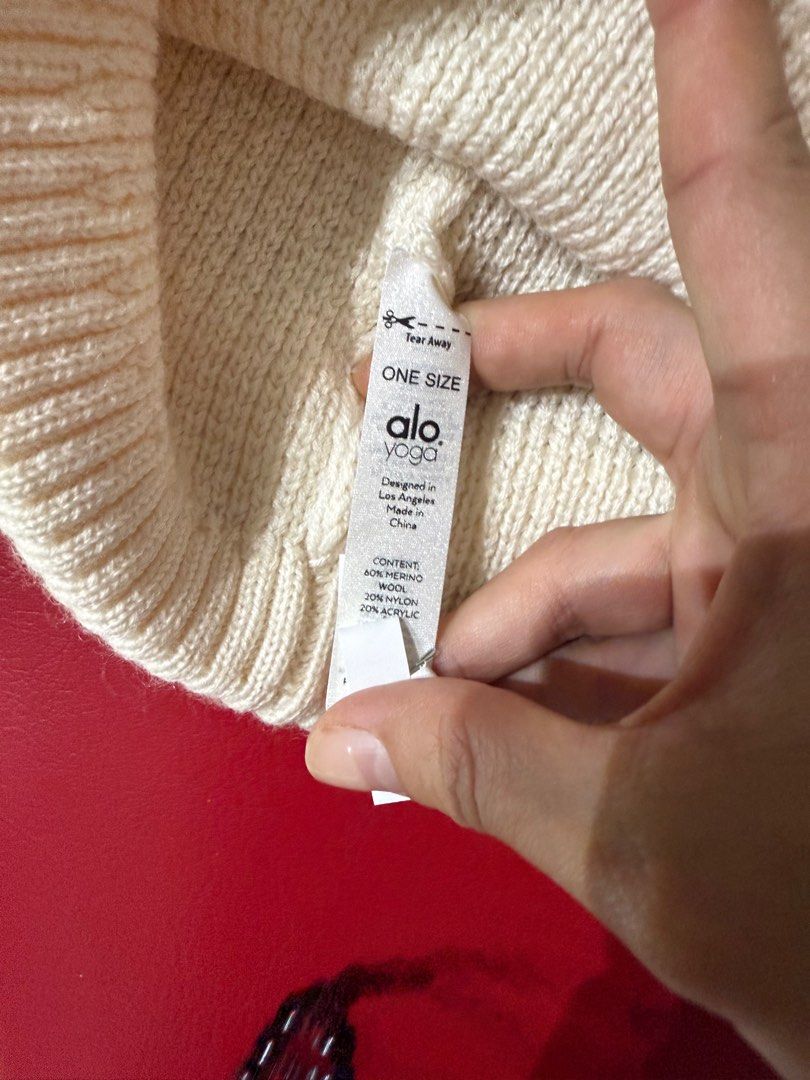 Alo Yoga Merino Wool Beanie - Cream and Black (Category: Hats & Beanies) located in Singapore. Submitted by petitstresors (Listing ID 1415376900, Image 2). Description: - Two Alo Yoga beanies - Colors: Cream and Black - Size: One size - Material: Merino wool blend (merino wool, nylon, acrylic) - Perfect for warmth and style One for $25. Both for &45 inclusive of tracked mail. .