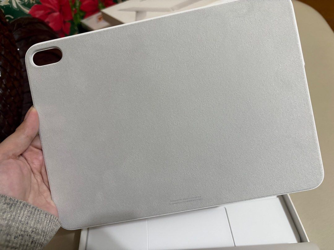 Apple iPad Magic Keyboard Folio (10th Generation) (Category: Computer Keyboard) located in Angeles City. Submitted by lee2bonita (Listing ID 1415268272, Image 3). Description: .