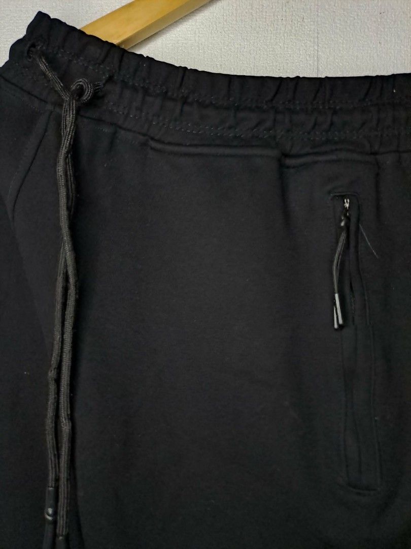Arc'Teryx Men's Kyanite Pants (Category: Joggers) located in Quezon City. Submitted by yaseen73 (Listing ID 1415429082, Image 2). Description: Size XXL on Tag Actual Waistline 32/35 x L35 Color Rate : 10/10 Issue : It Needs Re-Stitch/Rethread No Other Issue✓ Still in Excellent Condition/Nearly New✓ 🔥Pre - Owned🔥 Price Plus SF or Best Offer J&T 🚛 LalaMove 🛵 Seller's Location: 📍Brgy. Pansol, Q.C.