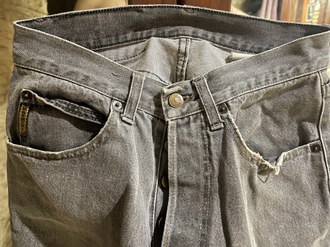 Armani Exchange Vintage Washed Black Jeans (Category: Jeans) located in Cainta. Submitted by d3clutterw0rld (Listing ID 1415356776, Image 1). Description: .