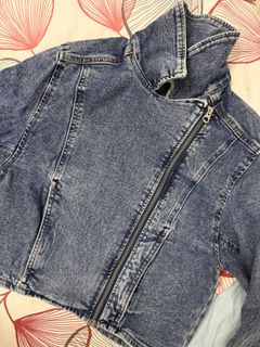 (Category: ) located in . Submitted by on9thrifting (Listing ID 1415357303, Image 1). Description: .