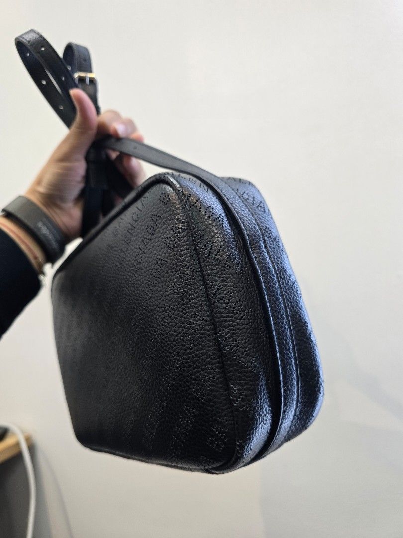 Balenciaga Everyday Black Perforated Camera bag (Category: Luxury Bags & Wallets) located in Taguig. Submitted by mluxeph (Listing ID 1415258328, Image 3). Description: Balenciaga Everyday Black Perforated Camera bag Gender: Ladies’ Material: Calfskin leather Stamp: 679267 1000 Q 528147 Interior: One open pocket and one main compartment Measurements: 9”L X 2.6”W X 6.25”H Handle Drop: 20" adjustable Hardware: Silver tone Inclusions: Original dust 