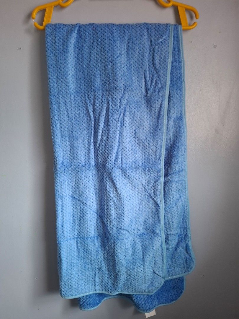 Bath Towel Polyester 70x140cm Blue (Category: Bath) located in Quezon City. Submitted by ana-chan (Listing ID 1415239577, Image 2). Description: Blue bath towel. Size: 70x140cm. Made of polyester. .