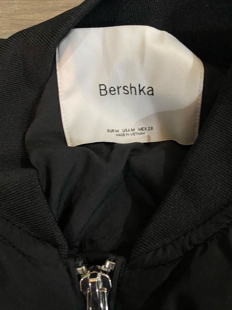 Bershka Black Bomber Jacket (Category: Coats, Jackets and Outerwear) located in Quezon City. Submitted by wompybat (Listing ID 1415365768, Image 2). Description: Bershka Black Bomber Jacket - Bought in Europe - Oversized and cropped fit - Used once - Price negotiable - Size: M Meet-up Location: Quezon City.
