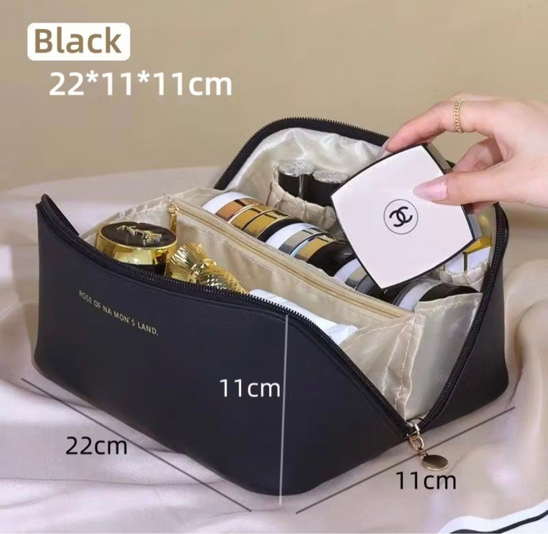 Black Make-up/Cosmetic Bag Large Pouch (Category: Makeup) located in Las Pinas. Submitted by kathhsantoss (Listing ID 1415391590, Image 1). Description: RFS: Wrong color.