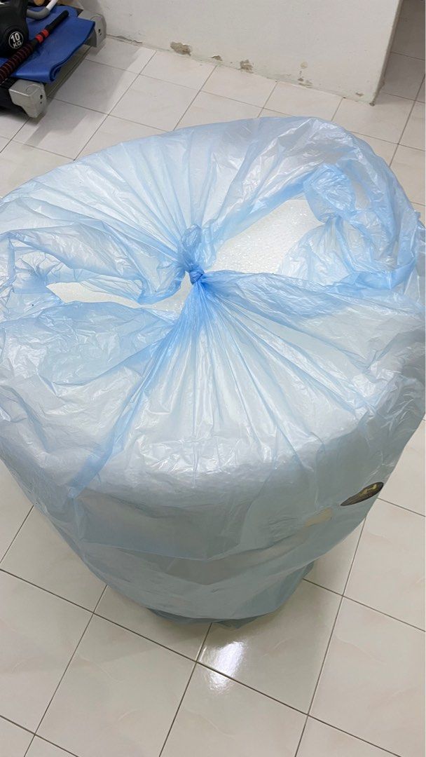 Bubble wrap (Category: Craft Supplies & Tools) located in Kuala Lumpur. Submitted by KSumSum (Listing ID 1415425812, Image 2). Description: Roll of Econpak foam Measurement 1M x 100M x 10MM Ideal for packaging .