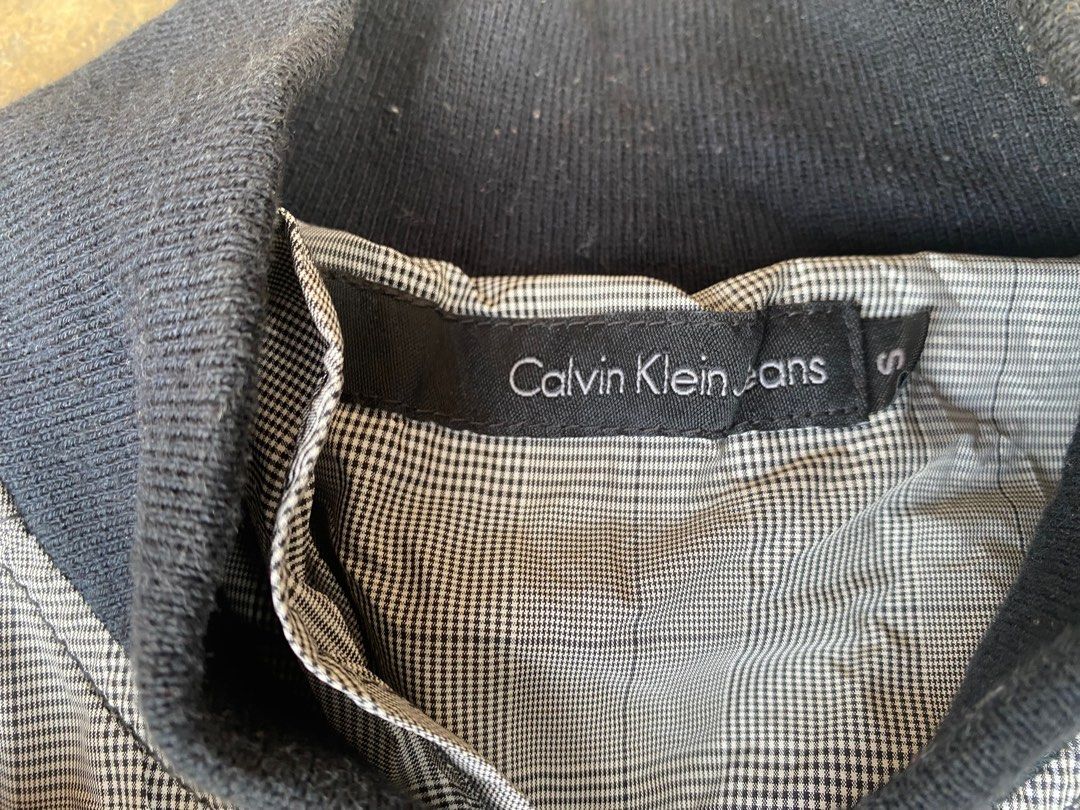 Calvin Klein Bomber Jacket (Category: Activewear) located in Davao. Submitted by acilmo (Listing ID 1415250563, Image 3). Description: 20x25.