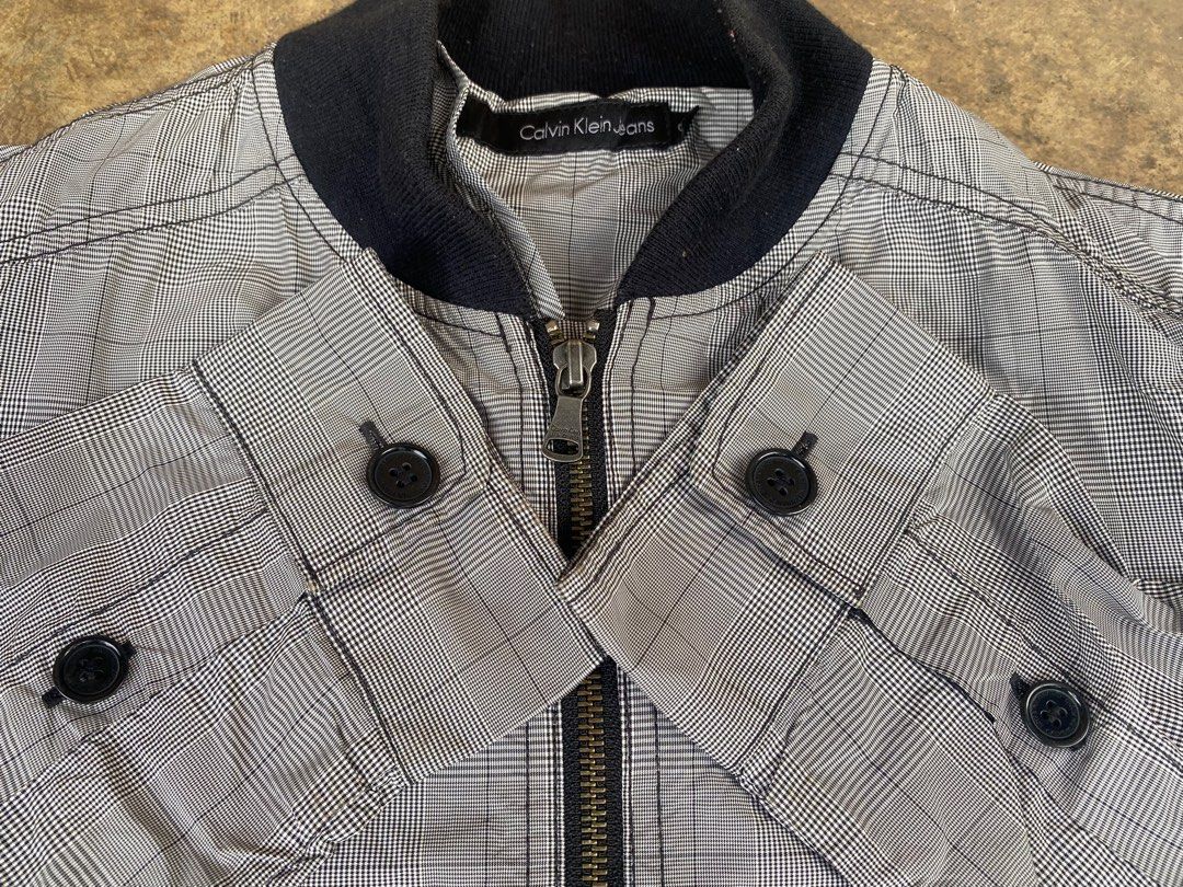 Calvin Klein Bomber Jacket (Category: Activewear) located in Davao. Submitted by acilmo (Listing ID 1415250563, Image 2). Description: 20x25.