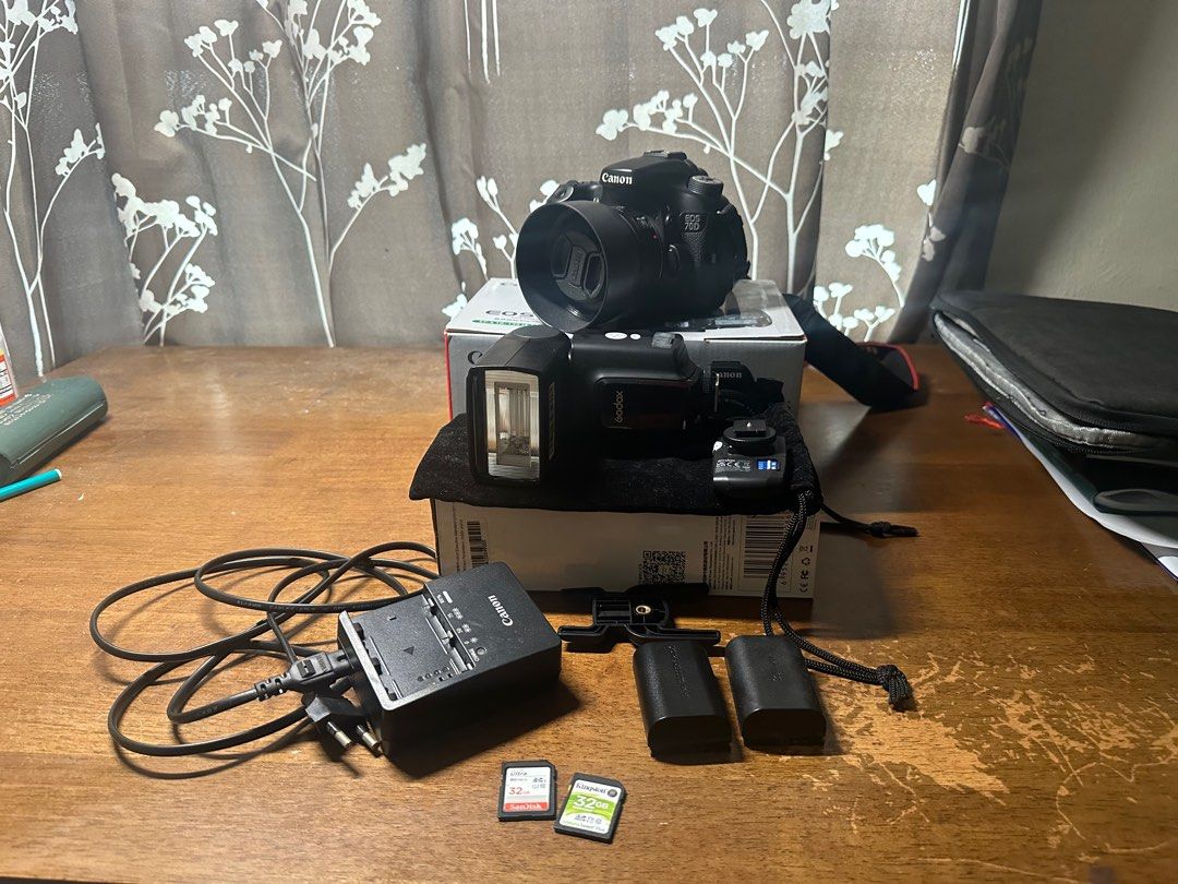 Canon EOS 70D (W) DSLR Camera Kit, Photography, Cameras on Carousell